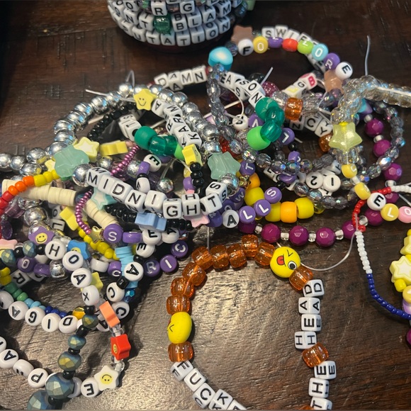 ✨🫶30 Eras Tour Friendship Bracelets Random 30 pack🫶✨ - Picture 8 of 16
